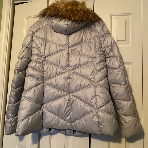 GUESS Women's Silver Puffer Jacket with Brown Faux Fur - Picture 2 of 6